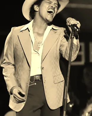 Bruno Mars, Leon Thomas & DJ Pee.Wee